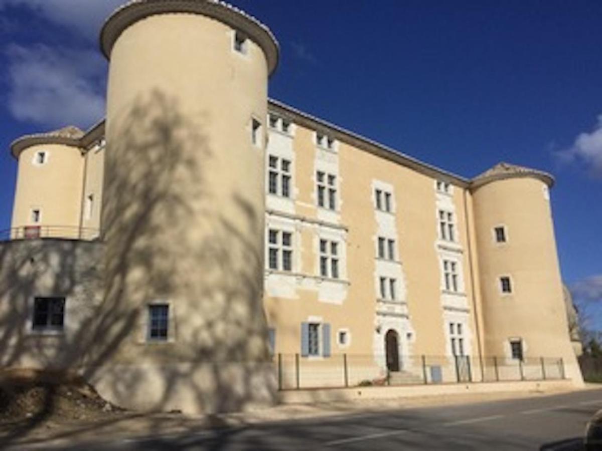 Appartement 4 Personnes Dans Chateau Avec Piscine Lussan  Екстер'єр фото